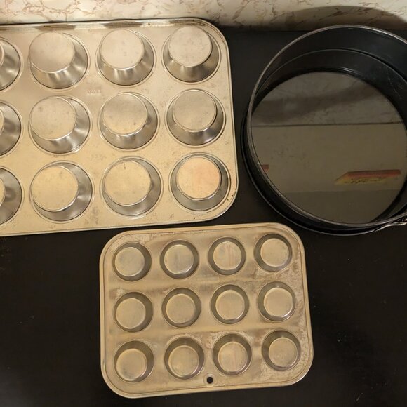 Cupcake, Nut Tussie/Mini Cupcake Tins & Springform Pan - light use - Picture 3 of 3